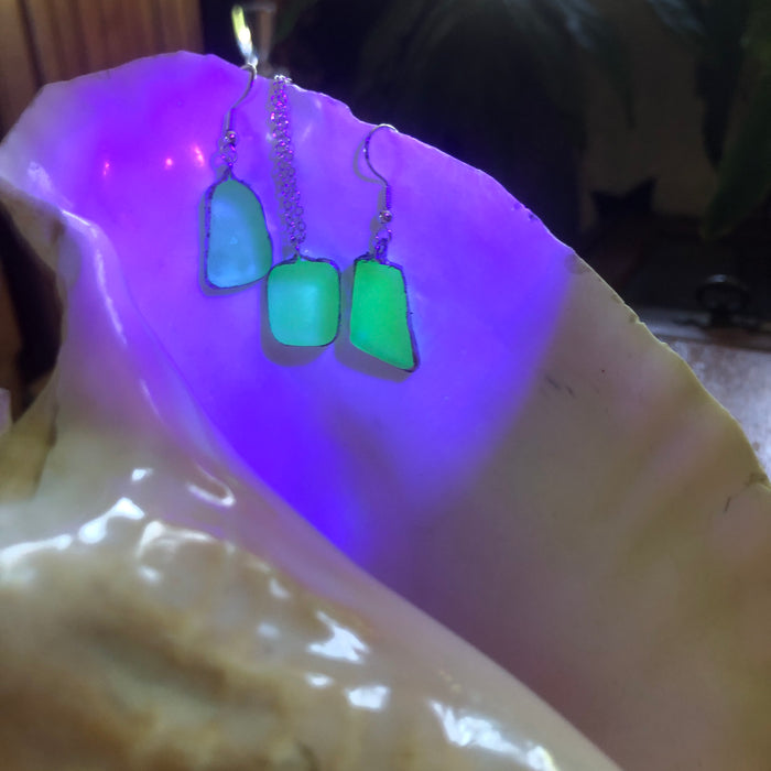 Erie Glass Artisan Made Pendant And Earrings Green Uranium Glass Glow Glass Handcrafted Jewelry Set