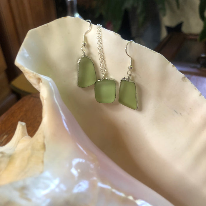 Erie Glass Artisan Made Pendant And Earrings Green Uranium Glass Glow Glass Handcrafted Jewelry Set