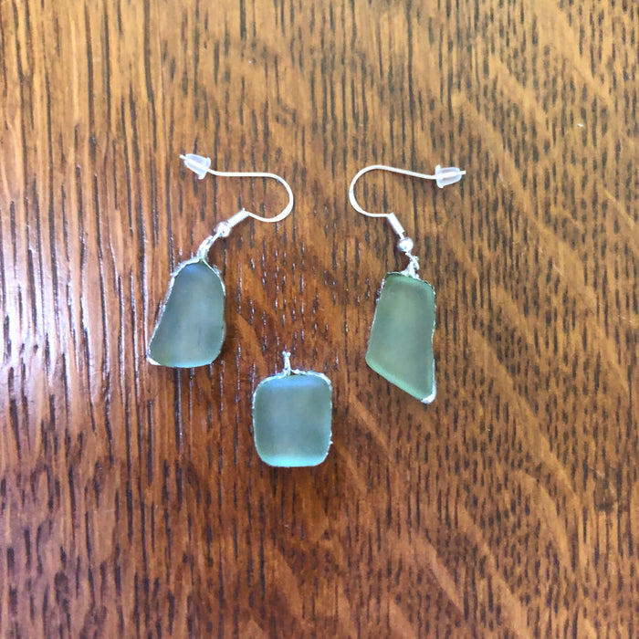 Erie Glass Artisan Made Pendant And Earrings Green Uranium Glass Glow Glass Handcrafted Jewelry Set