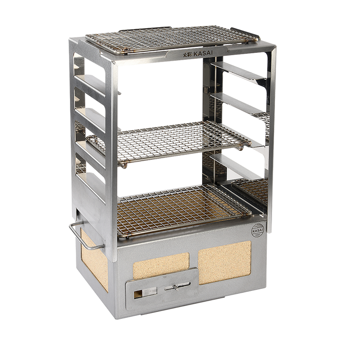 Compact stainless steel outdoor grill rack with adjustable shelves