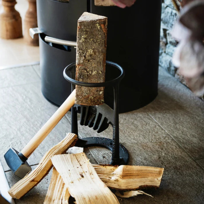 Log splitter with wood and hammer for kindling