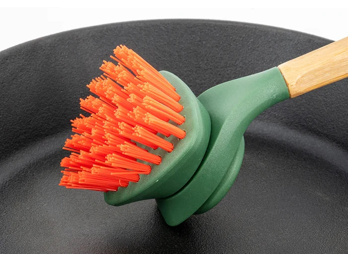 Petromax cast iron brush head on pan surface