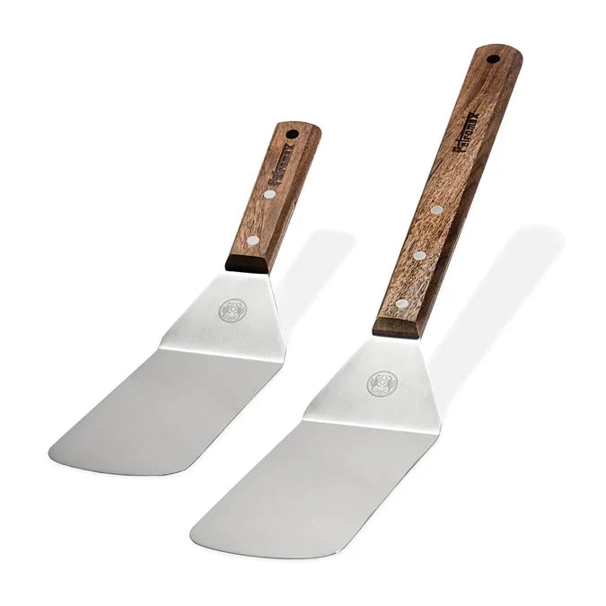 Set of stainless steel flexible spatulas with short wooden handles for grilling and outdoor use
