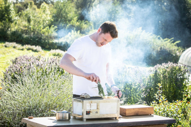 Outdoor grilling with Nano Pro Kasai Konro Grill using Mesh Spare, ideal for garden BBQs and professional-grade cooking.